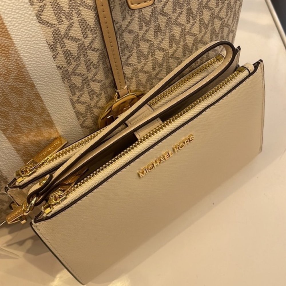 Michael Kors Jet Set Travel Large Double Zip Wristlet Wallet Light Cream Leather - Picture 6 of 16